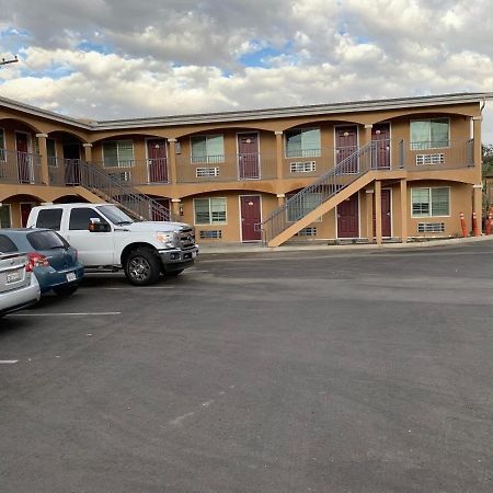 Desert Inn Motel Корона Екстериор снимка