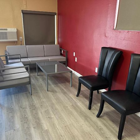 Desert Inn Motel Корона Екстериор снимка