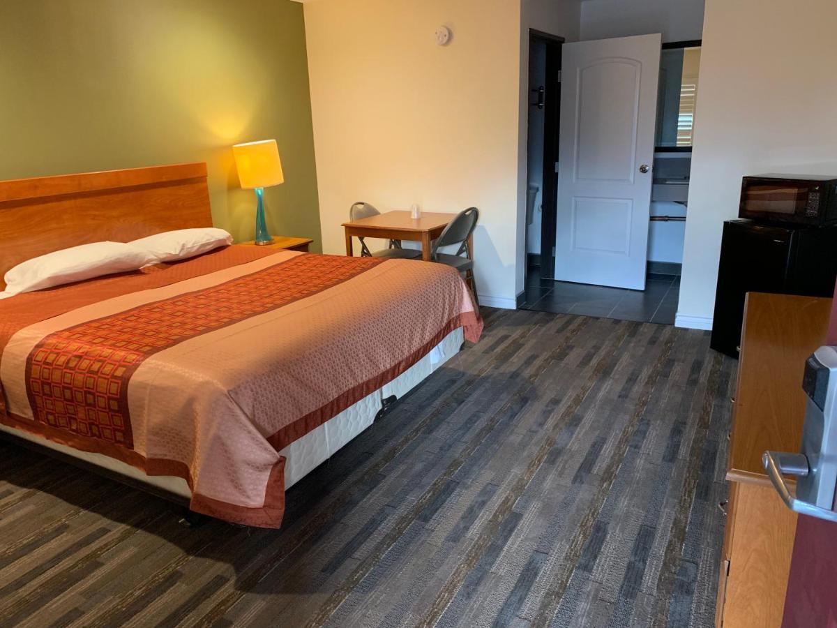 Desert Inn Motel Корона Екстериор снимка