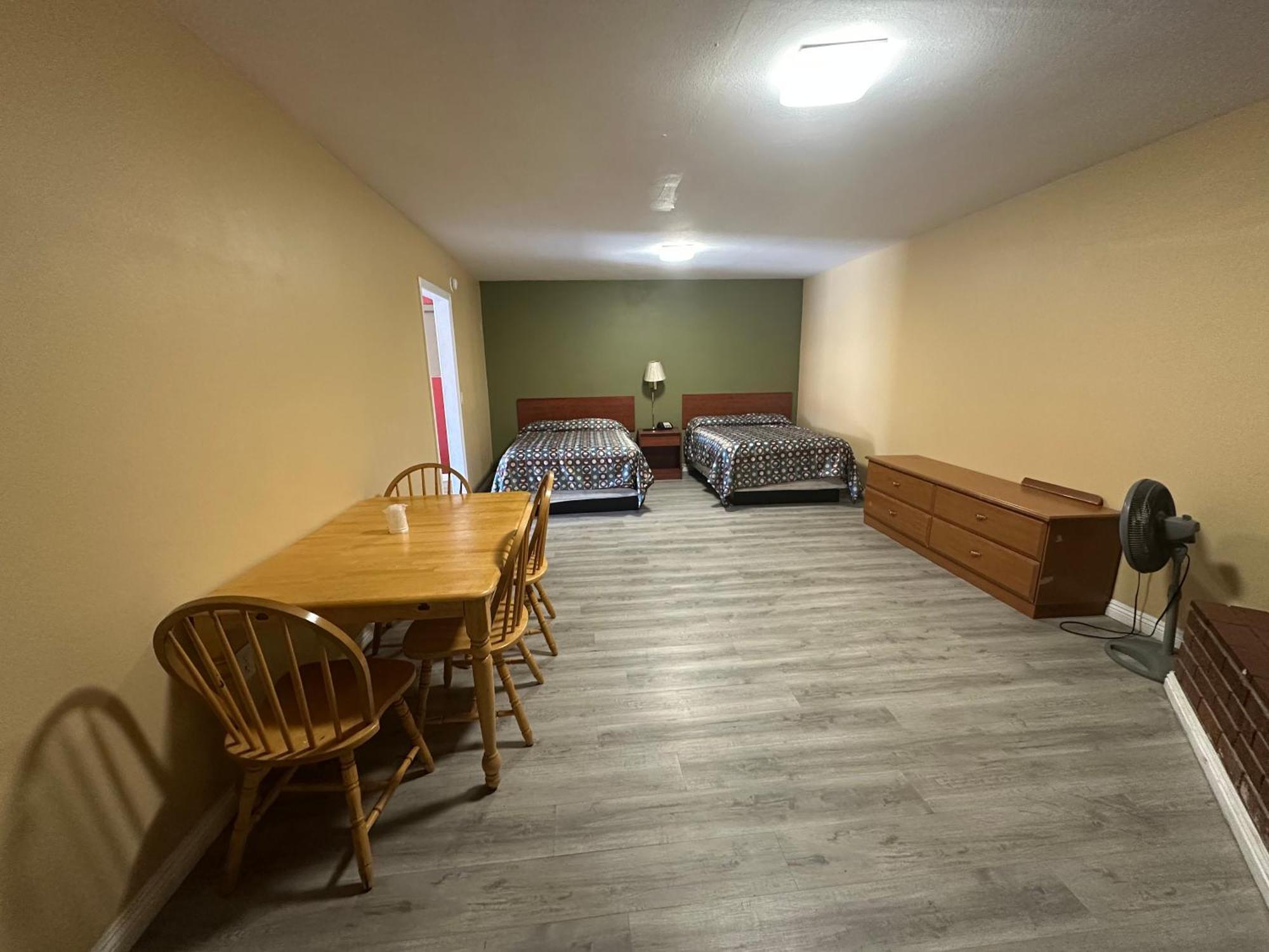 Desert Inn Motel Корона Екстериор снимка