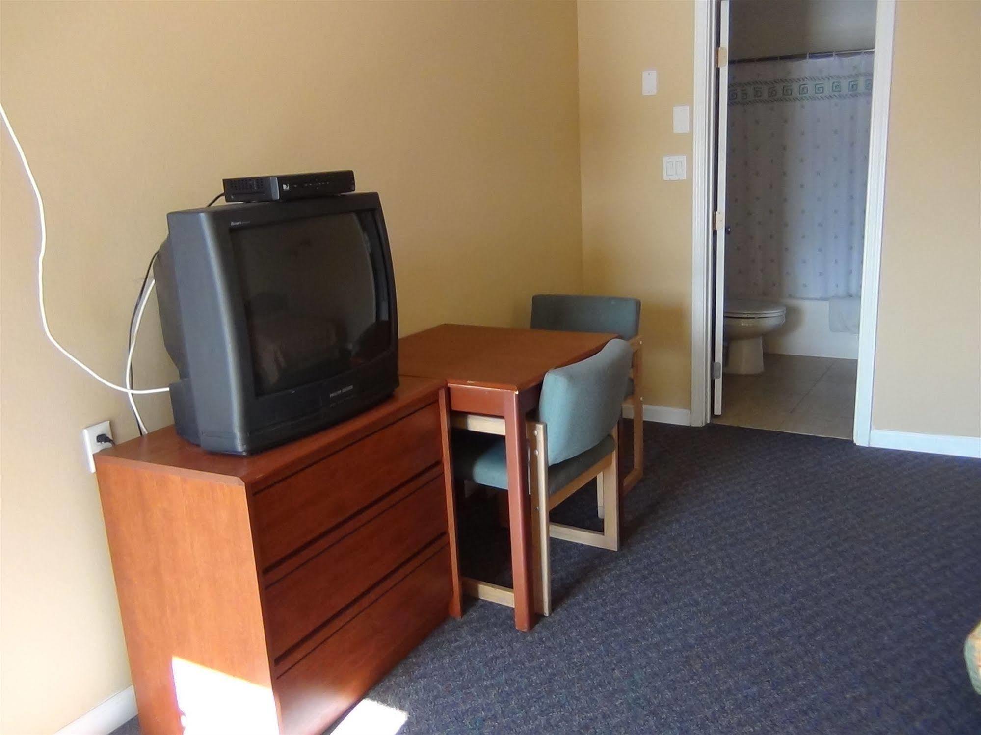 Desert Inn Motel Корона Екстериор снимка