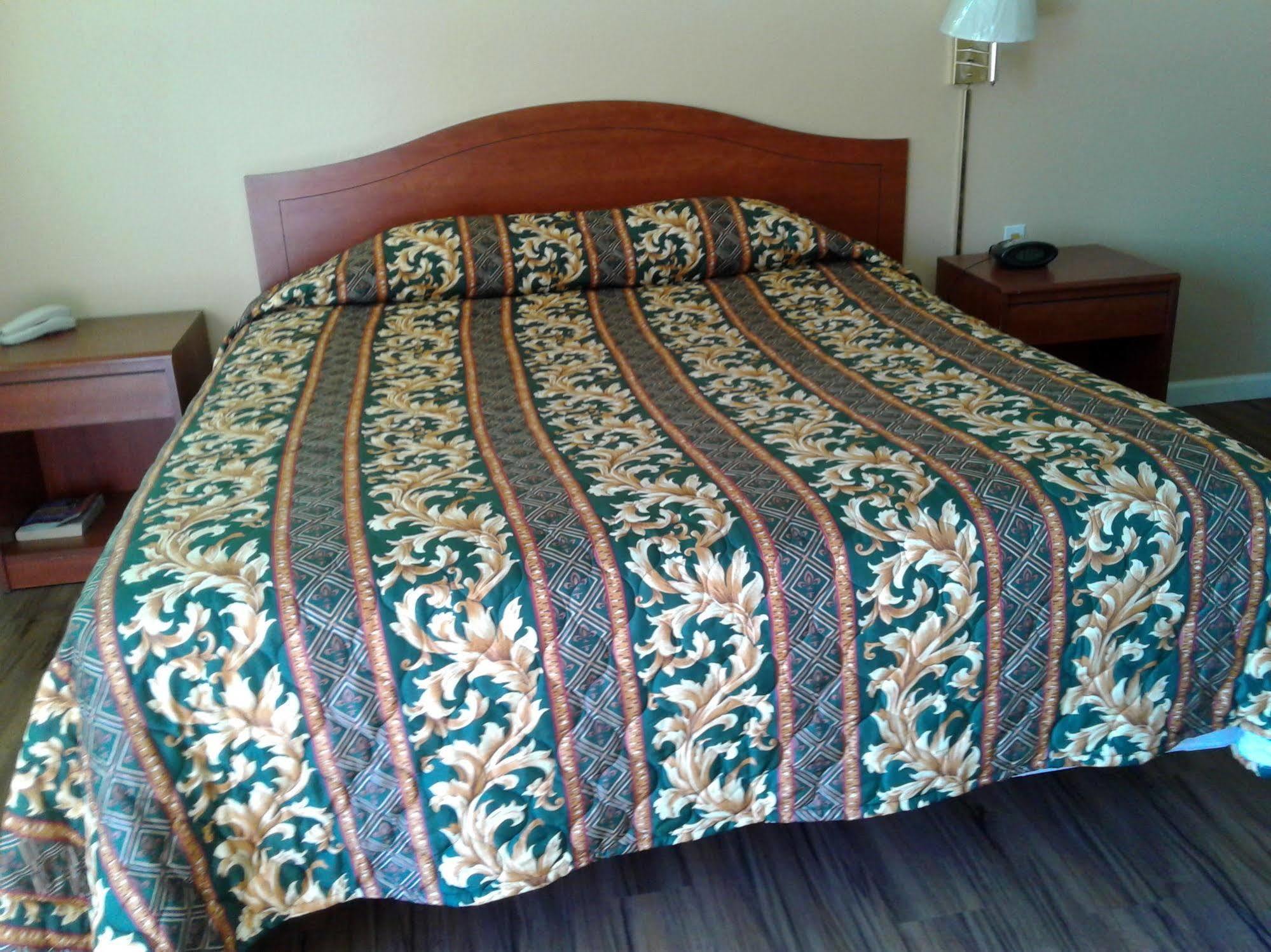 Desert Inn Motel Корона Екстериор снимка