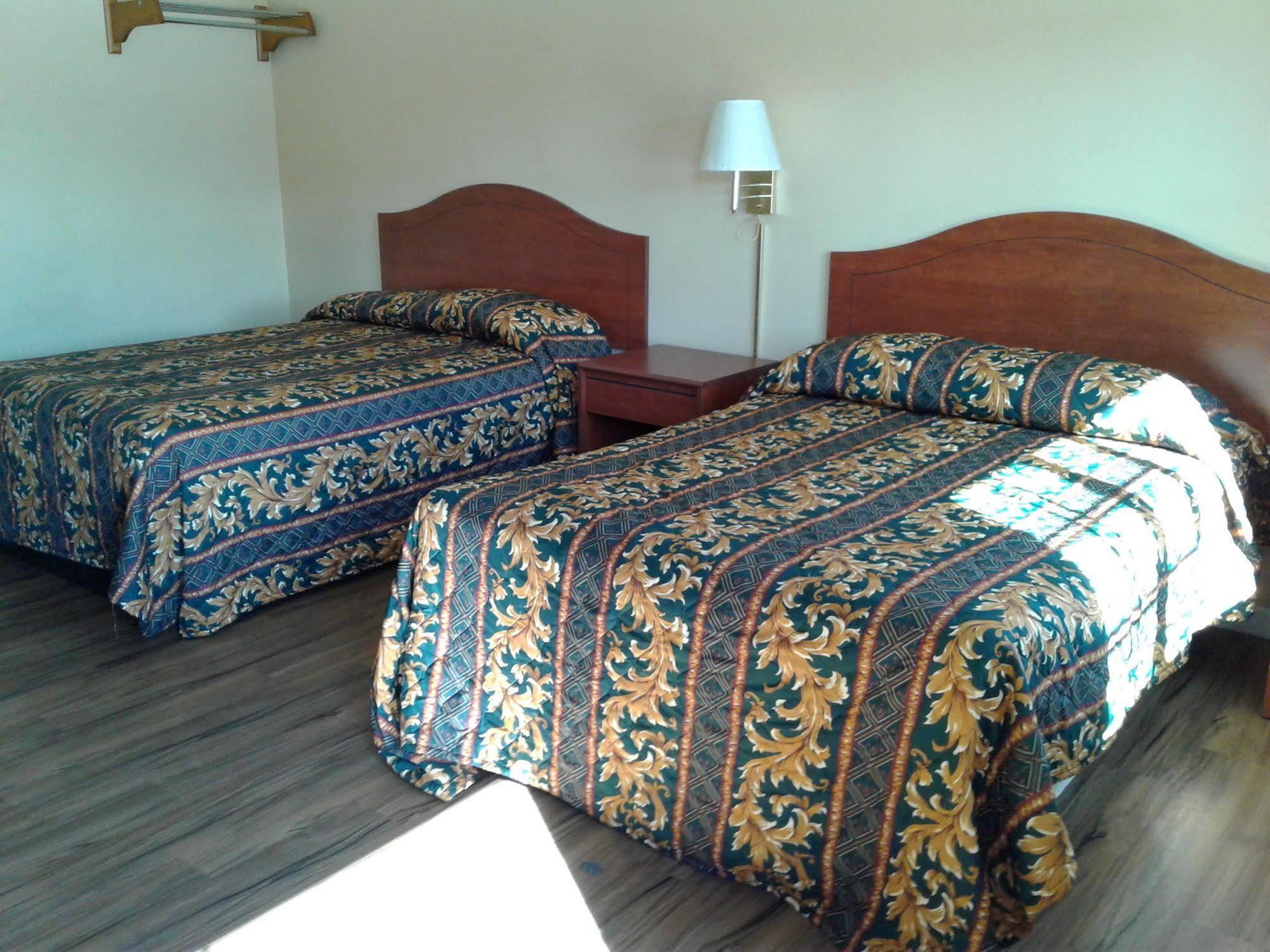 Desert Inn Motel Корона Екстериор снимка