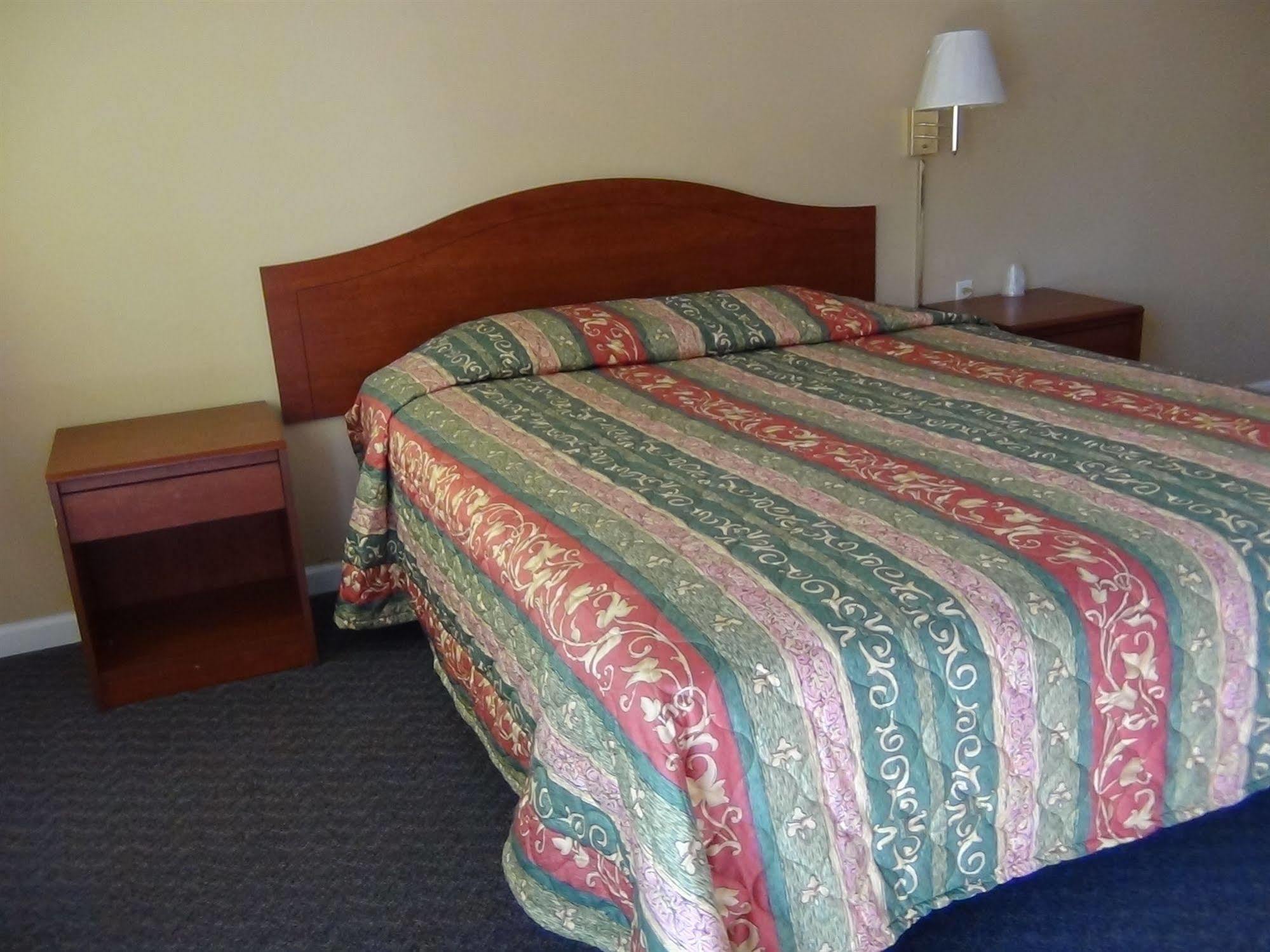 Desert Inn Motel Корона Екстериор снимка