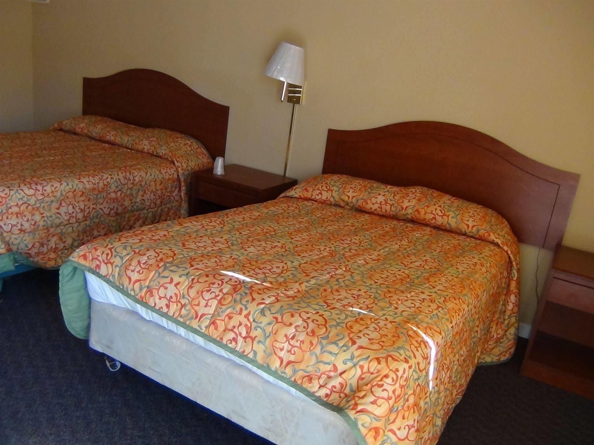 Desert Inn Motel Корона Екстериор снимка