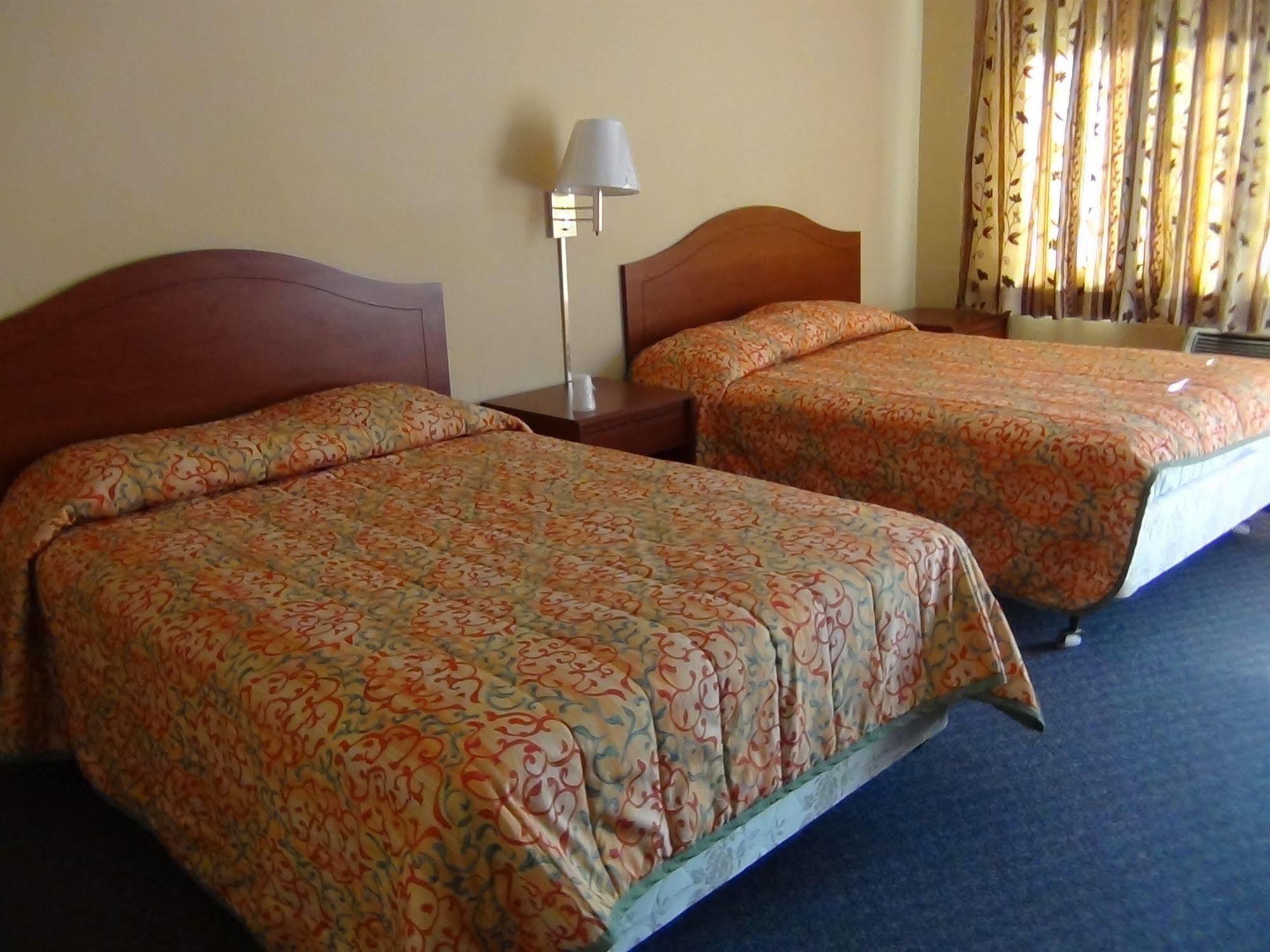 Desert Inn Motel Корона Екстериор снимка